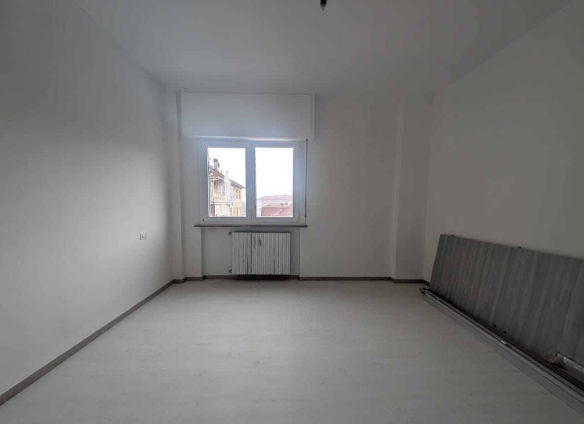 Przestronne mieszkanie po generalnym remoncie w centrum Acqui Terme