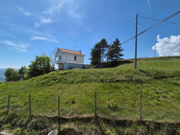 Dom wolnostojący z panoramicznym widokiem w Ponzone