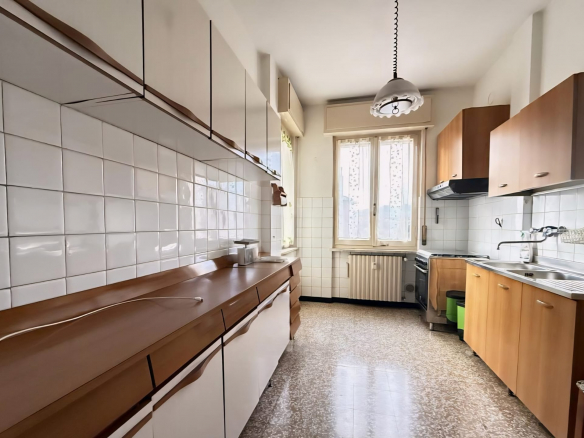 Przestronne mieszkanie w budynku z windą w centrum Acqui Terme