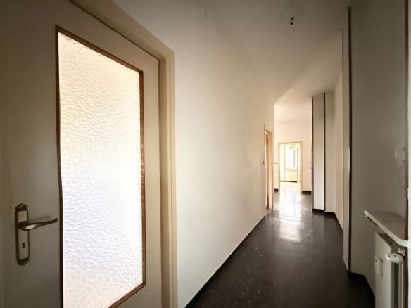 Przestronne mieszkanie w budynku z windą w centrum Acqui Terme