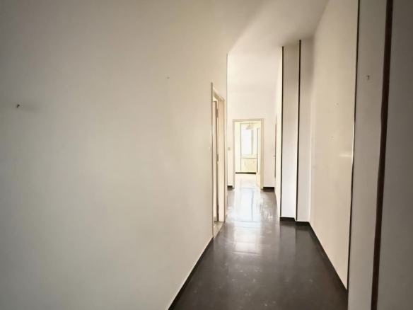 Przestronne mieszkanie w budynku z windą w centrum Acqui Terme