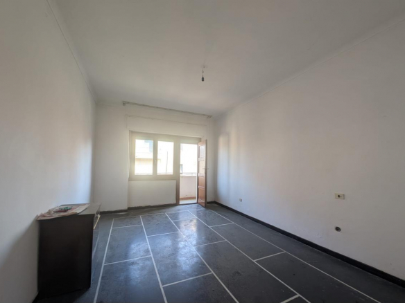 Przestronne mieszkanie do remontu w centrum Acqui Terme