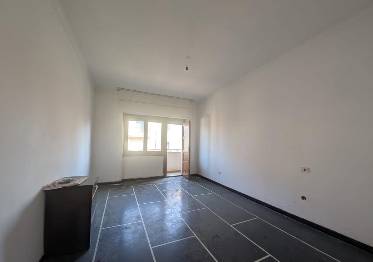 Przestronne mieszkanie do remontu w centrum Acqui Terme