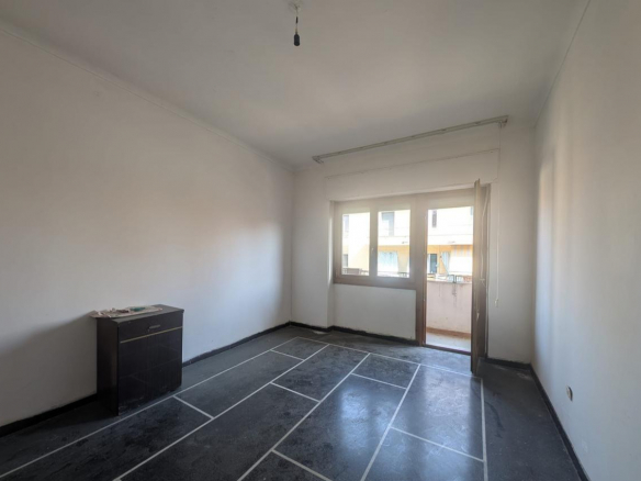 Przestronne mieszkanie do remontu w centrum Acqui Terme