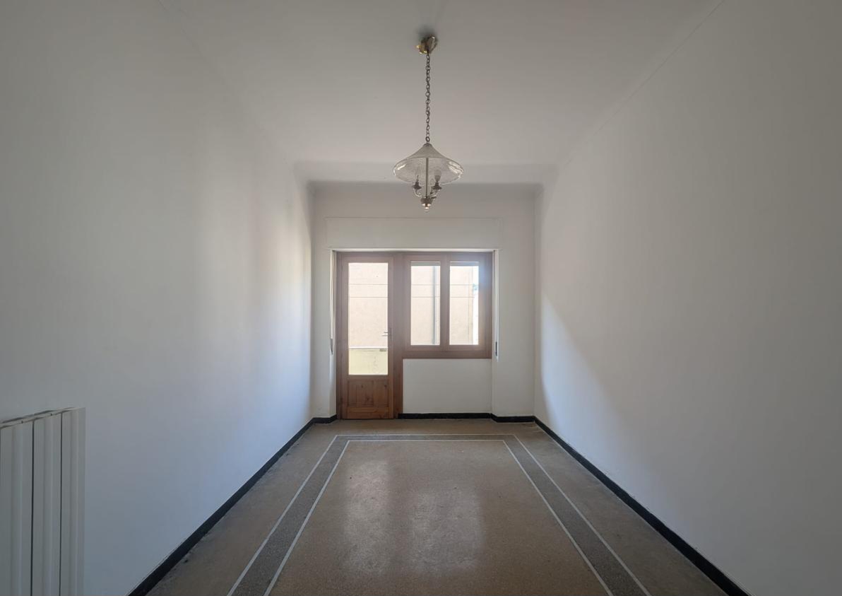 Przestronne mieszkanie do remontu w centrum Acqui Terme