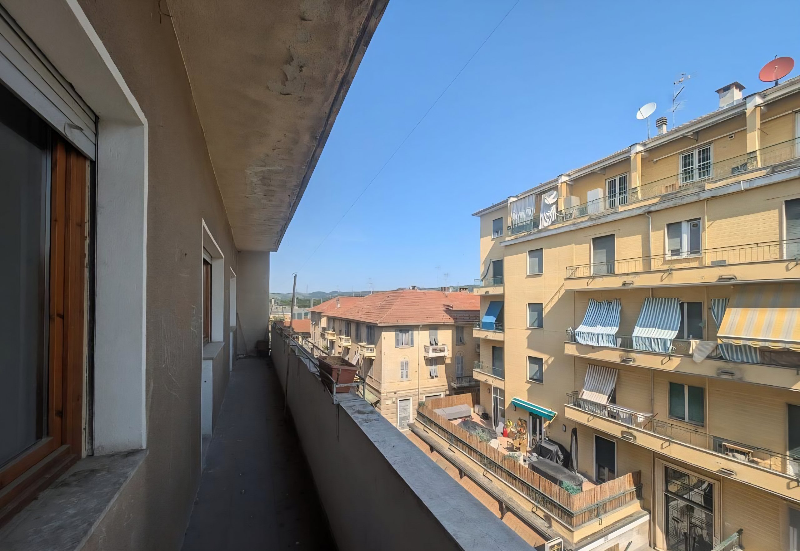 Przestronne mieszkanie do remontu w centrum Acqui Terme