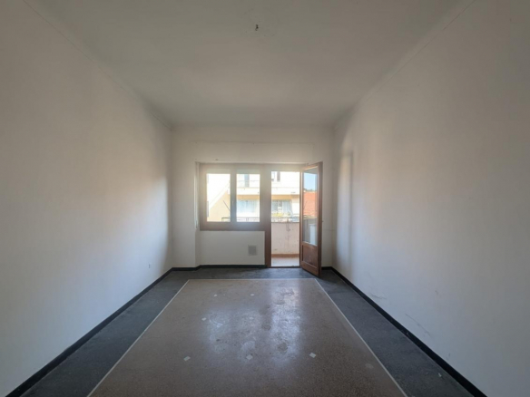 Przestronne mieszkanie do remontu w centrum Acqui Terme