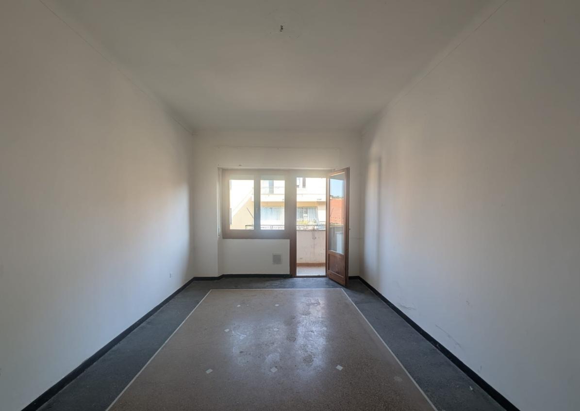 Przestronne mieszkanie do remontu w centrum Acqui Terme