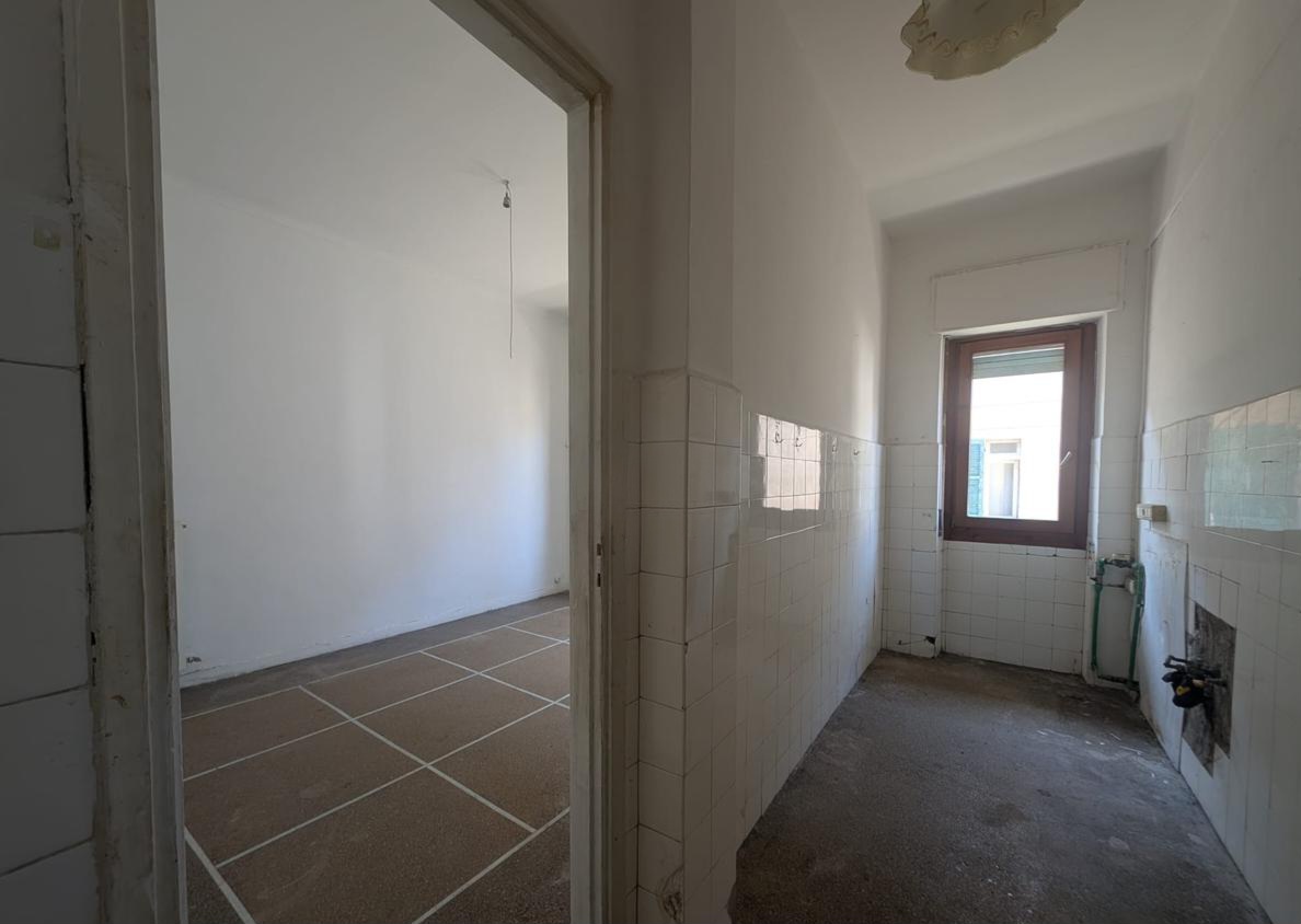 Przestronne mieszkanie do remontu w centrum Acqui Terme