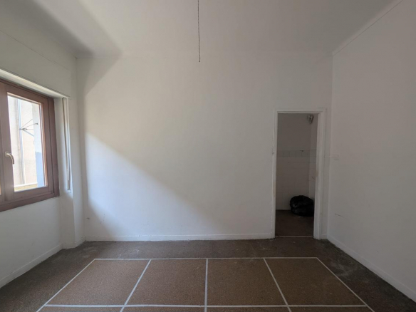 Przestronne mieszkanie do remontu w centrum Acqui Terme