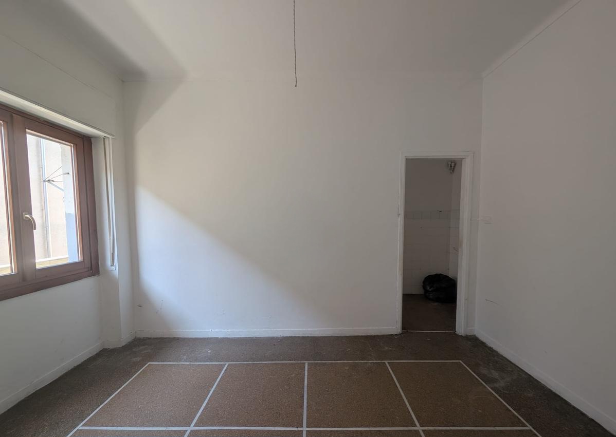 Przestronne mieszkanie do remontu w centrum Acqui Terme