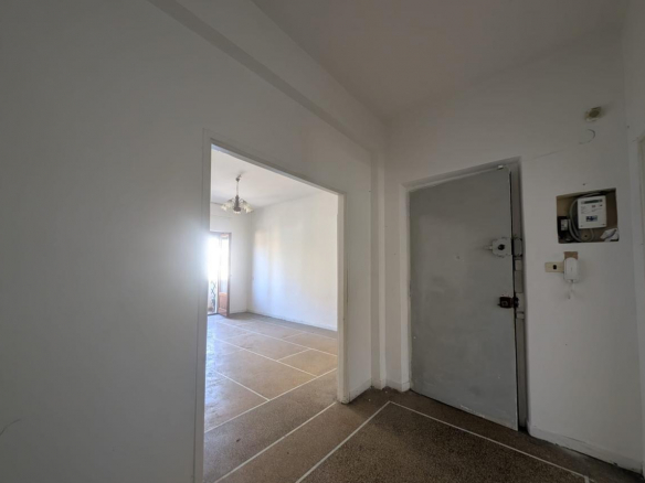 Przestronne mieszkanie do remontu w centrum Acqui Terme