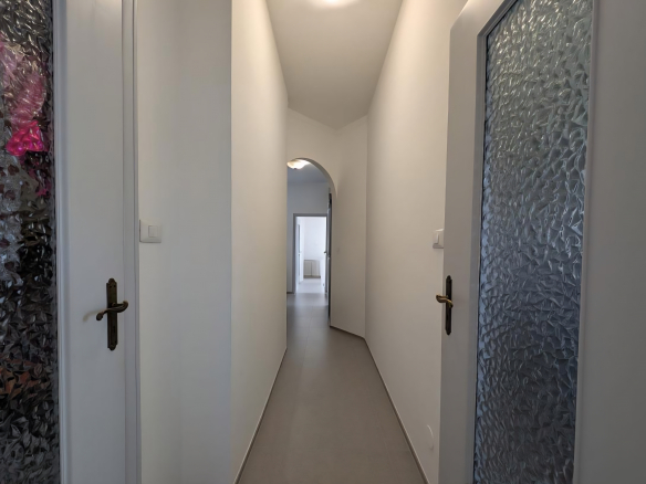 Mieszkanie po remoncie z dużym balkonem w centrum Acqui Terme