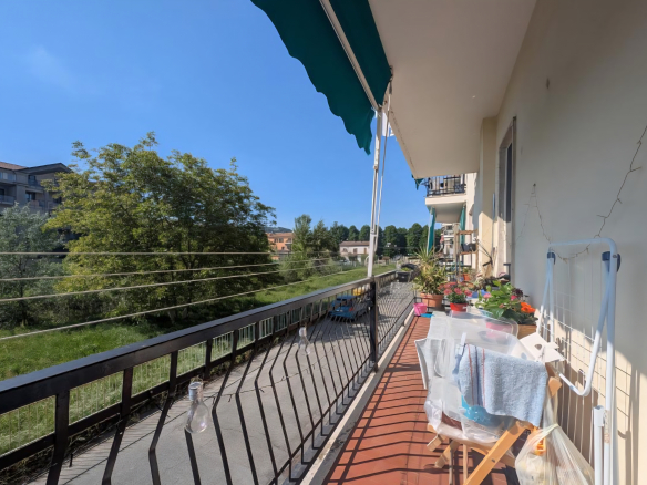 Mieszkanie po remoncie z dużym balkonem w centrum Acqui Terme