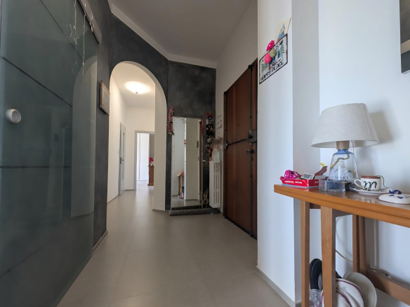 Mieszkanie po remoncie z dużym balkonem w centrum Acqui Terme