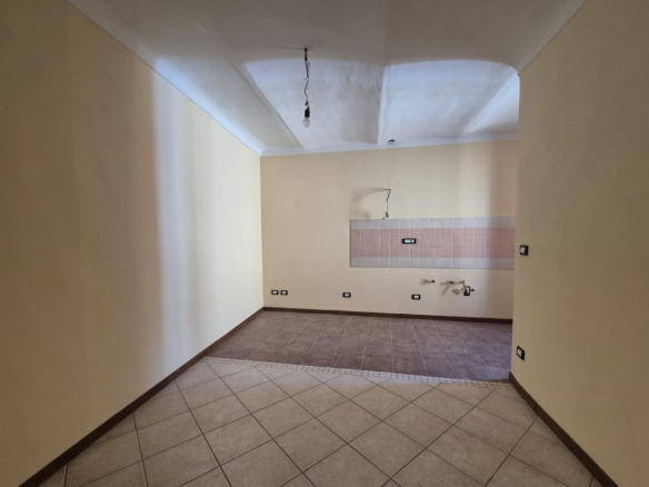 Mieszkanie dwupokojowe do remontu w centrum Ponti