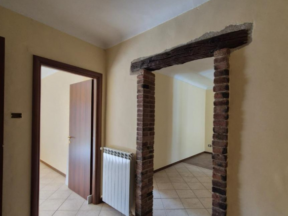 Mieszkanie dwupokojowe do remontu w centrum Ponti