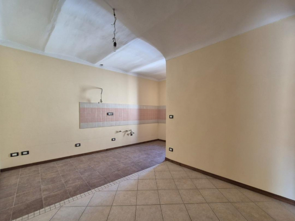 Mieszkanie dwupokojowe do remontu w centrum Ponti