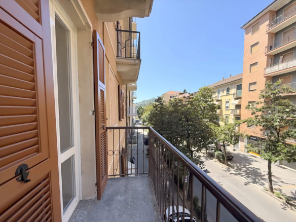 Dwupokojowe mieszkanie po generalnym remoncie w centrum Acqui Terme