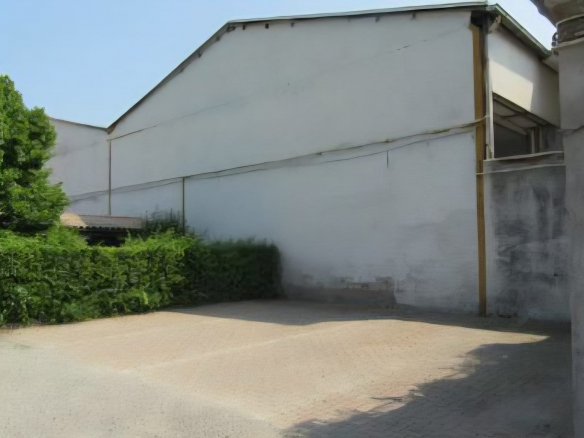 Przestronne mieszkanie z dużym tarasem i garażem w Acqui Terme