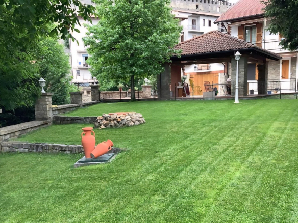 Wolnostojąca willa z pięknym ogrodem w Melazzo