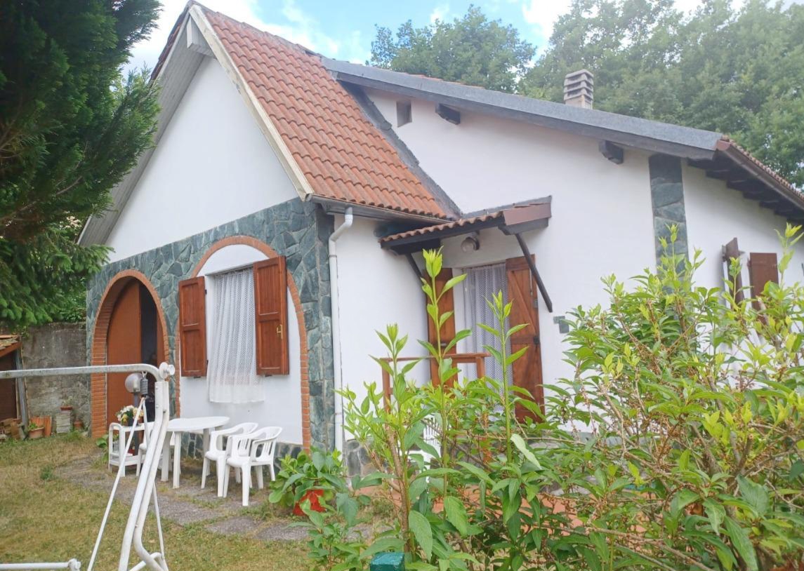 1000123398 Wolnostojący dom z prywatnym ogrodem w Cimaferle – w sercu Piemontu