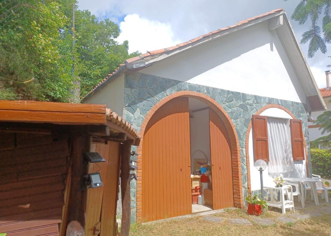 1000123412 Wolnostojący dom z prywatnym ogrodem w Cimaferle – w sercu Piemontu