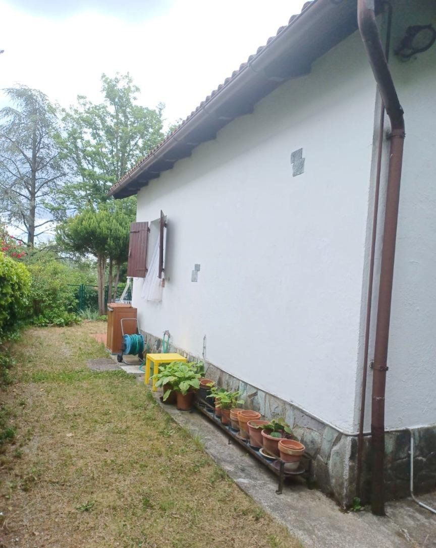1000123424 Wolnostojący dom z prywatnym ogrodem w Cimaferle – w sercu Piemontu