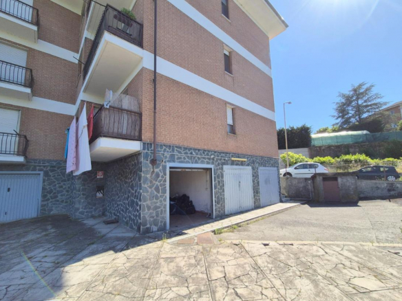 Mieszkanie z 2 sypialniami, garażem i balkonem w Terzo – Piemont