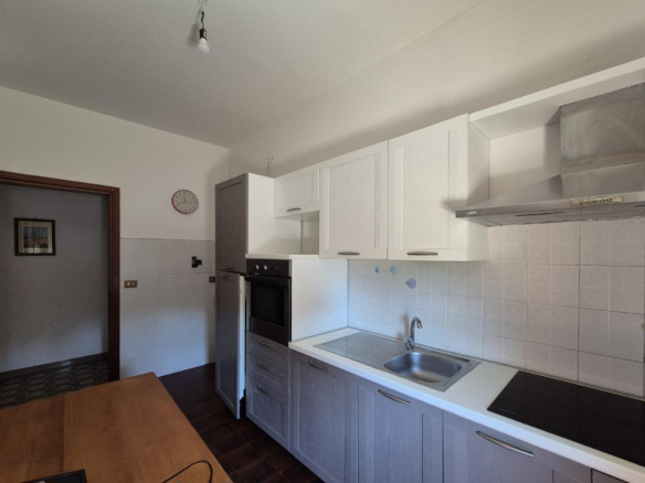 Mieszkanie z 2 sypialniami, garażem i balkonem w Terzo – Piemont