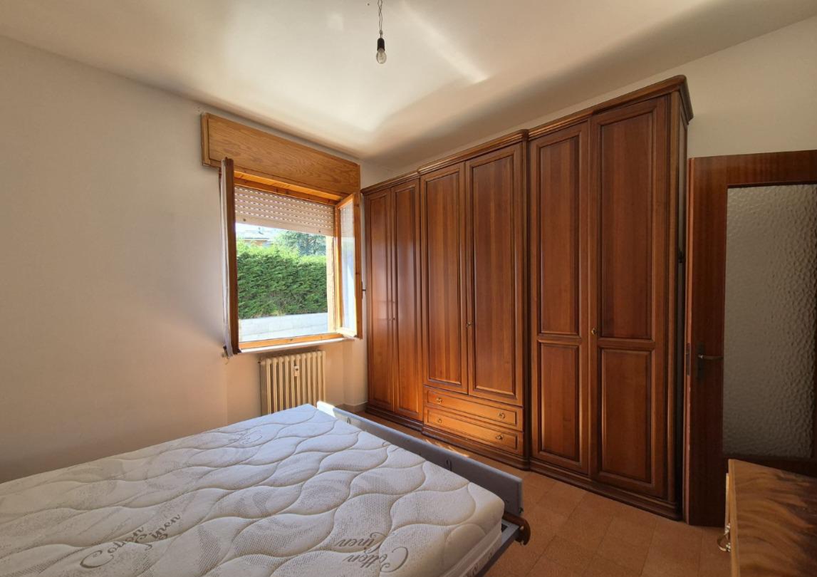 1000126930 Mieszkanie z 2 sypialniami, garażem i balkonem w Terzo – Piemont