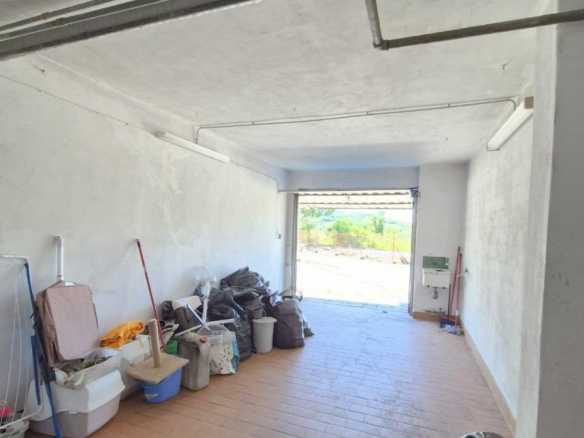 Mieszkanie z 2 sypialniami, garażem i balkonem w Terzo – Piemont