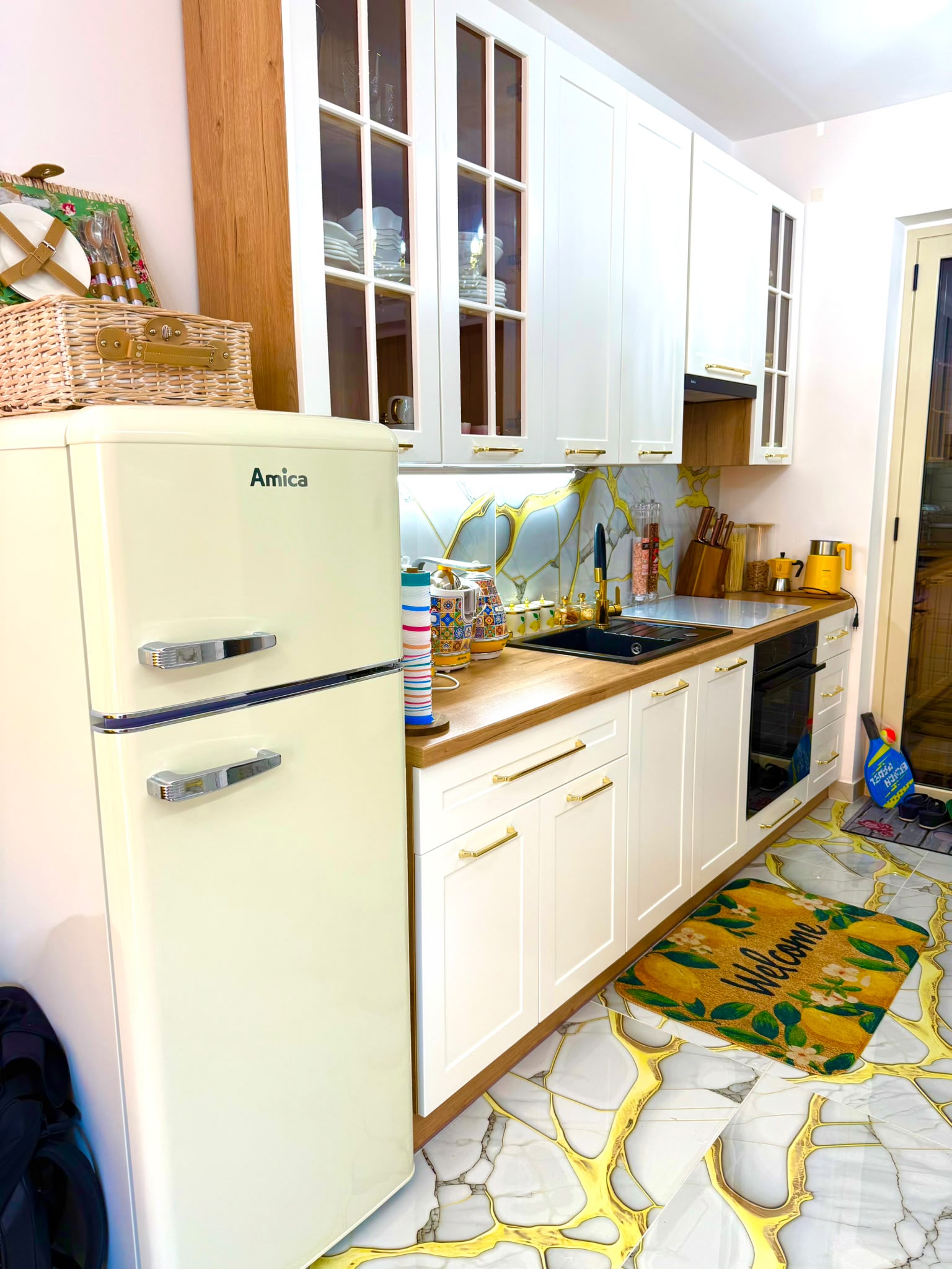 Wyremontowane mieszkanie na zamkniętym osiedlu San Rocco Residence, 200 metrów od morza w Isca Marina