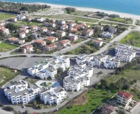 Wyremontowane mieszkanie na zamkniętym osiedlu San Rocco Residence, 200 metrów od morza w Isca Marina