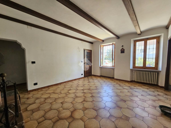 Dom wolnostojący z dużym ogrodem i garażem w Cassine