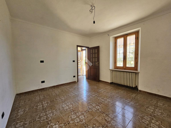 Dom wolnostojący z dużym ogrodem i garażem w Cassine