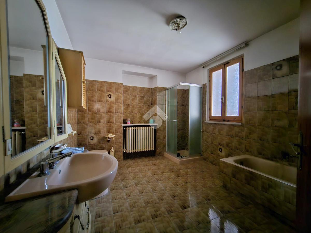 gallery-112 Dom wolnostojący z dużym ogrodem i garażem w Cassine