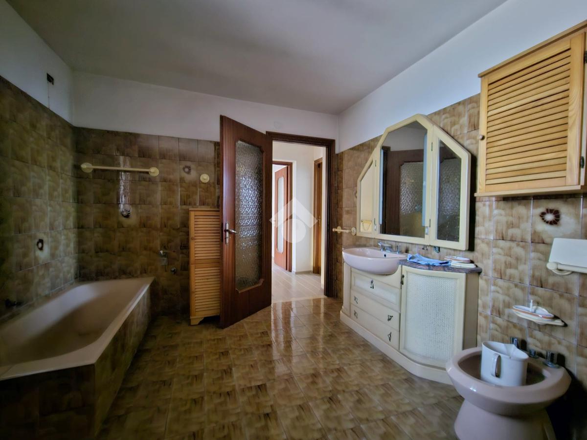 gallery-113 Dom wolnostojący z dużym ogrodem i garażem w Cassine
