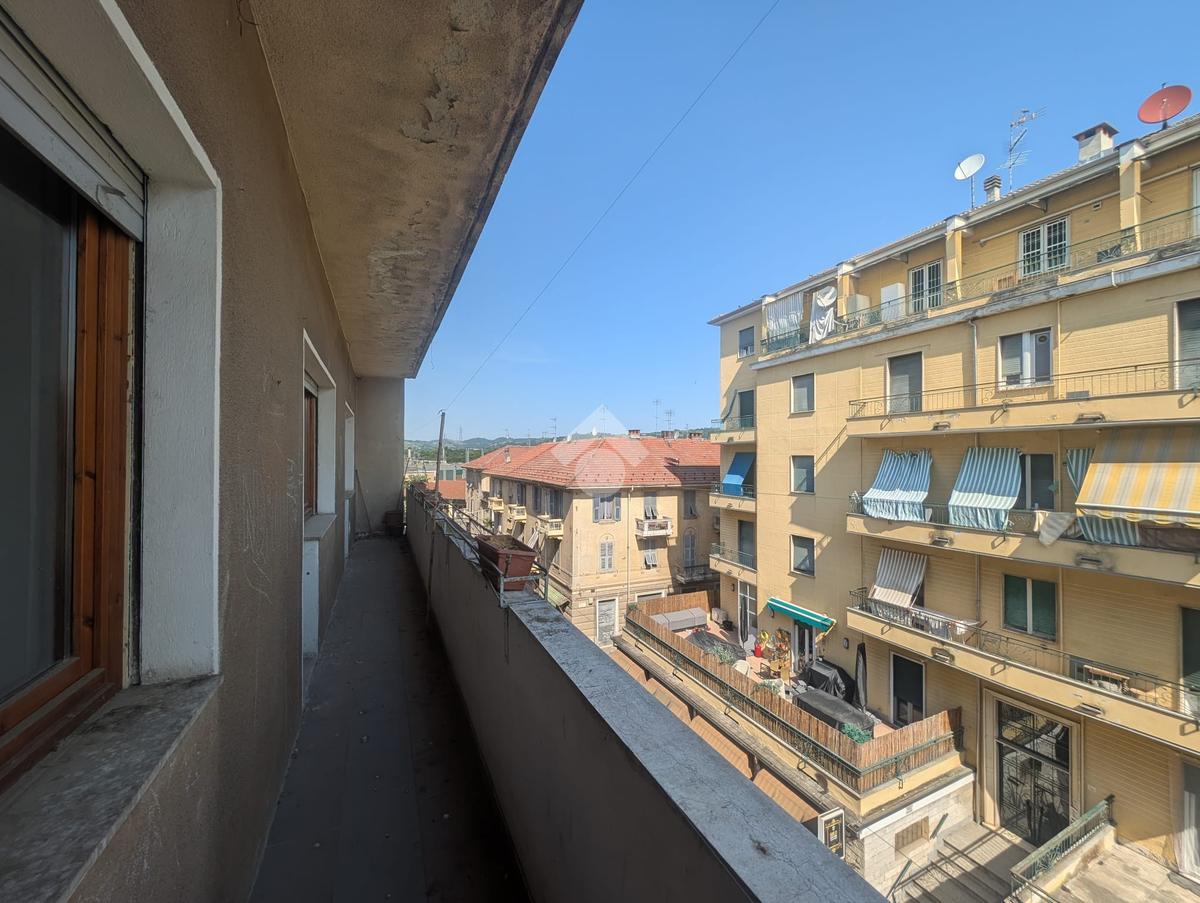 gallery-16 Przestronne mieszkanie 130 m² z 3 sypialniami w centrum Acqui Terme