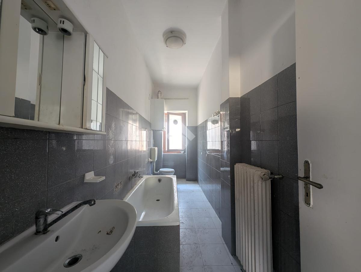 gallery-25 Przestronne mieszkanie 130 m² z 3 sypialniami w centrum Acqui Terme