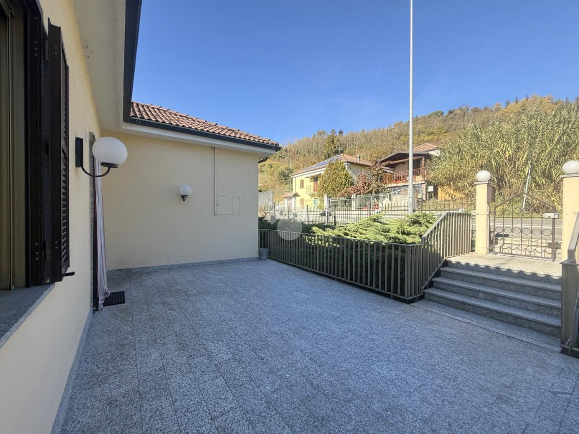 g2 Dom dwurodzinny z dużym ogrodem i garażem na 3 samochody w Acqui Terme