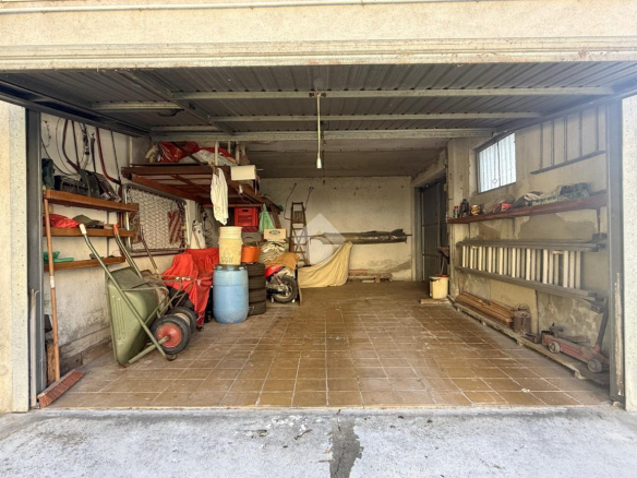Dom dwurodzinny z dużym ogrodem i garażem na 3 samochody w Acqui Terme