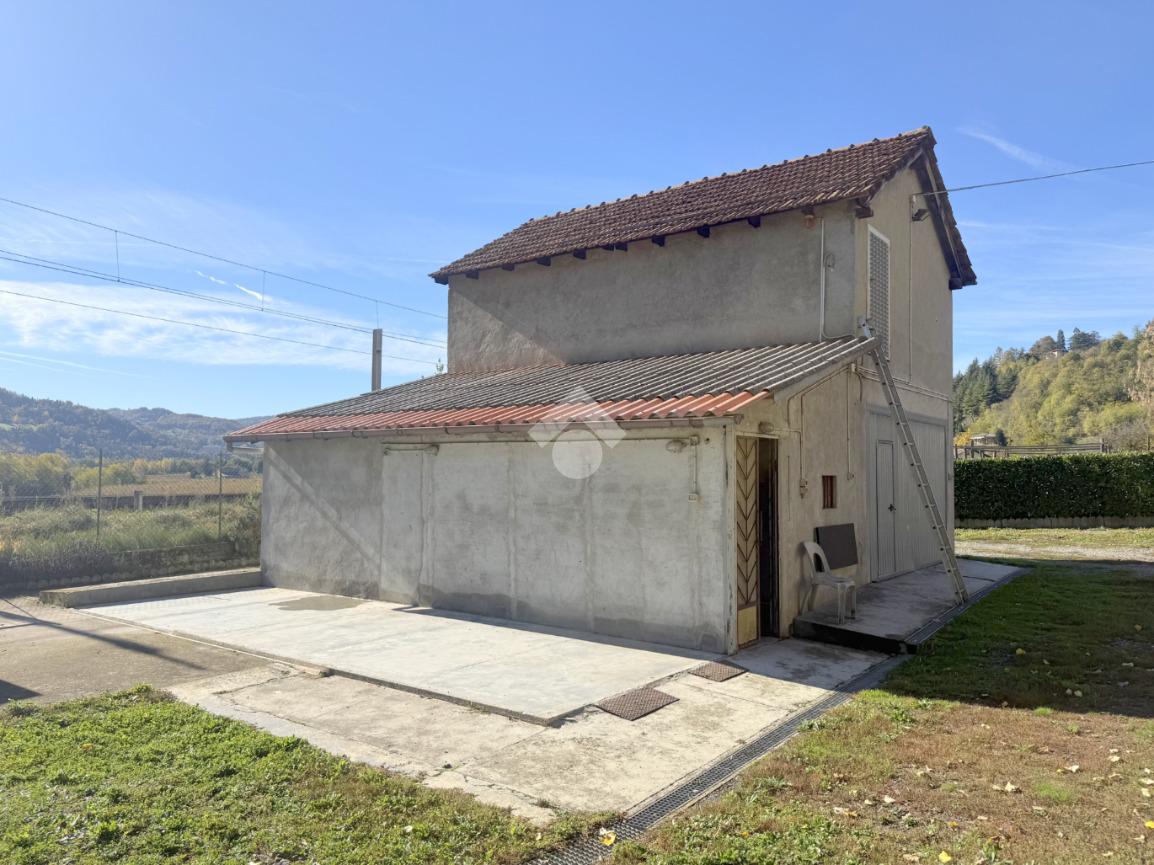 g7 Dom dwurodzinny z dużym ogrodem i garażem na 3 samochody w Acqui Terme