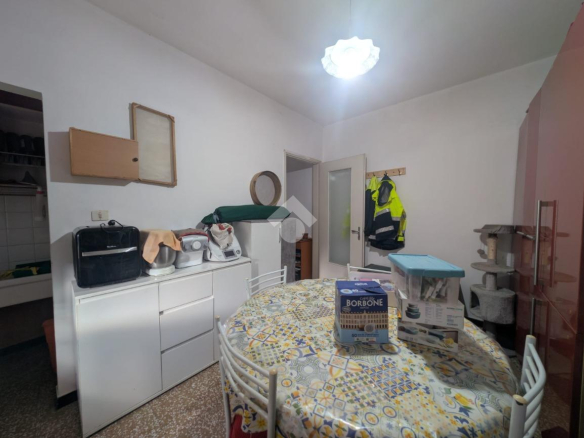 Dom z dużym tarasem, ogrodem i widokiem na wzgórza w Cartosio