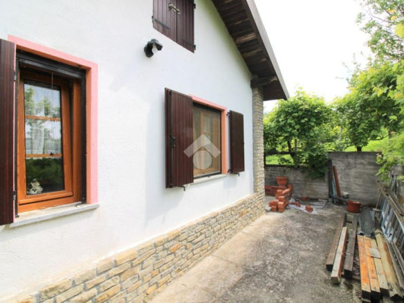Dom z ponad 2 hektarami ziemi w Monastero Bormida – Piemont