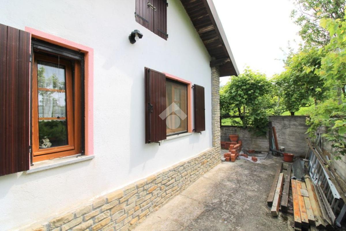 Dom z ponad 2 hektarami ziemi w Monastero Bormida – Piemont