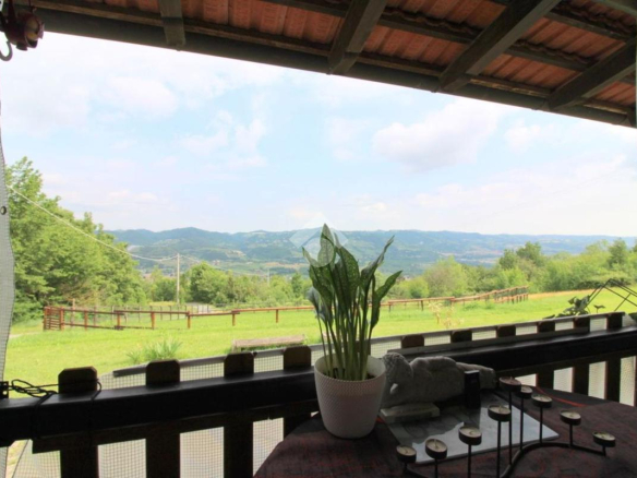 Dom z ponad 2 hektarami ziemi w Monastero Bormida – Piemont