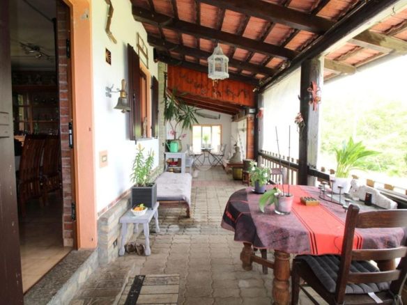 Dom z ponad 2 hektarami ziemi w Monastero Bormida – Piemont