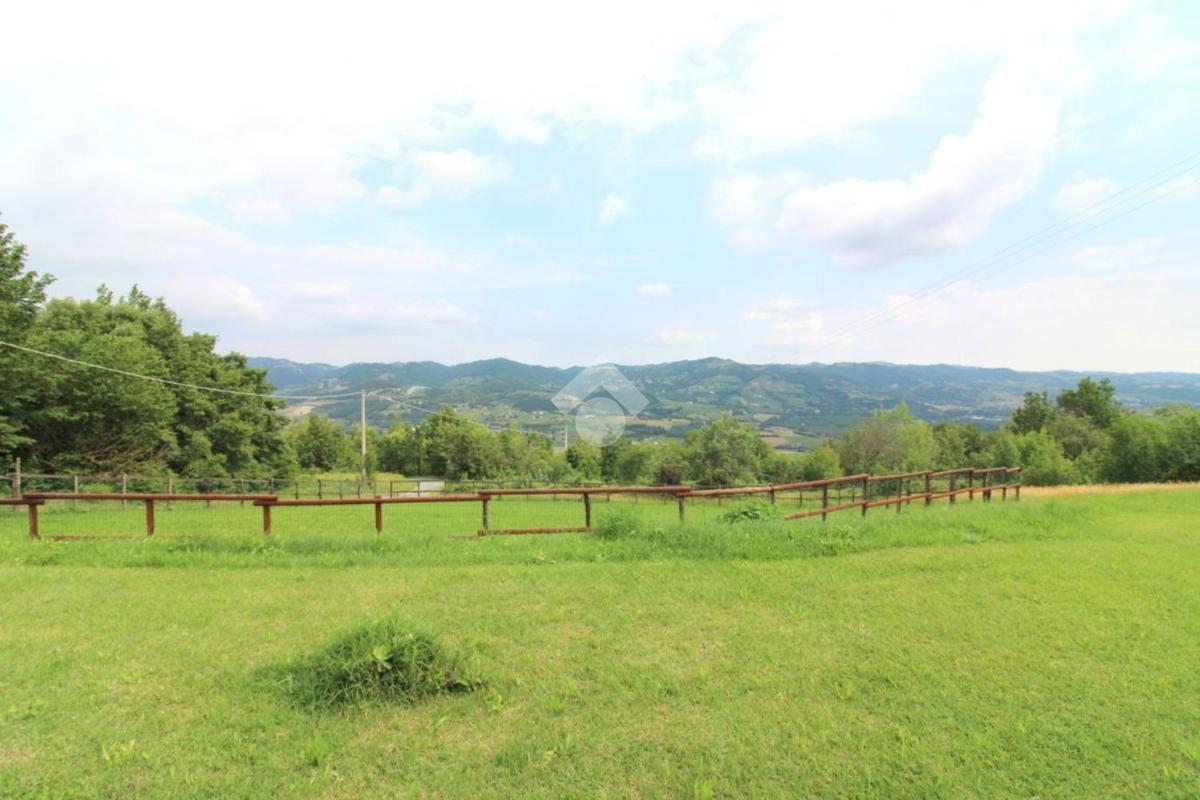 Dom z ponad 2 hektarami ziemi w Monastero Bormida – Piemont