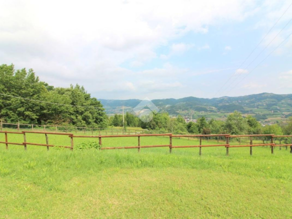Dom z ponad 2 hektarami ziemi w Monastero Bormida – Piemont